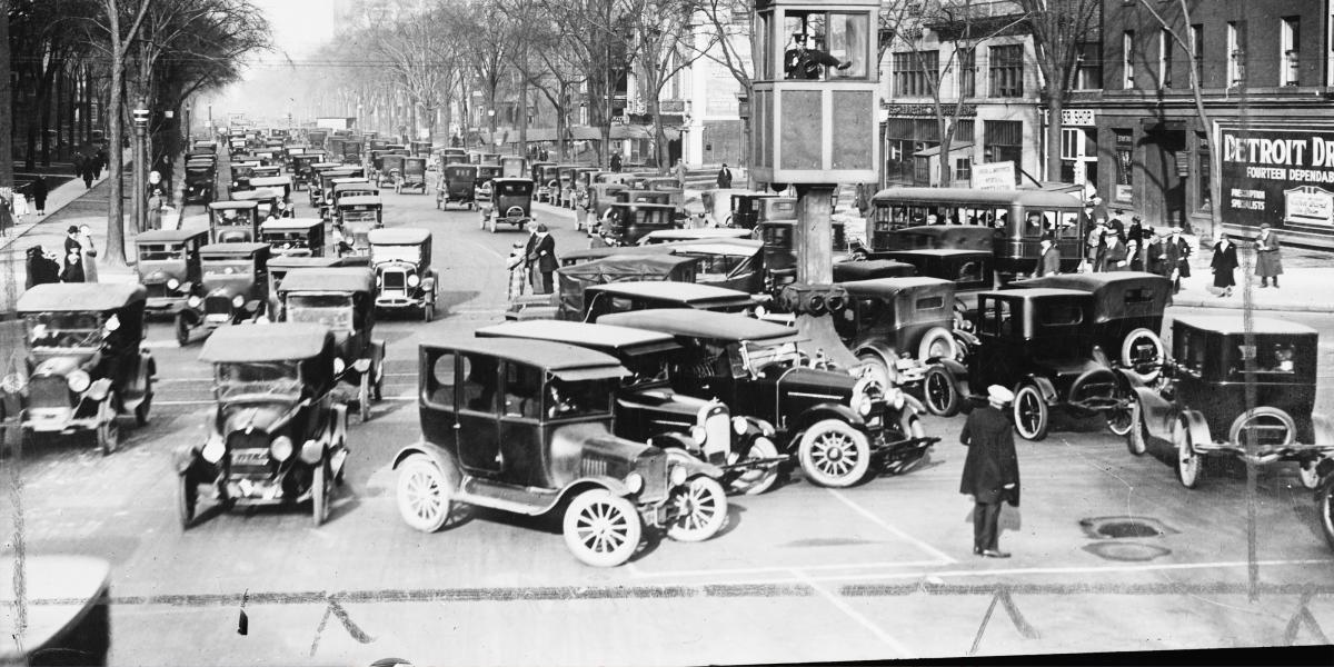 A traffic jam in Detroit in the 1920s.